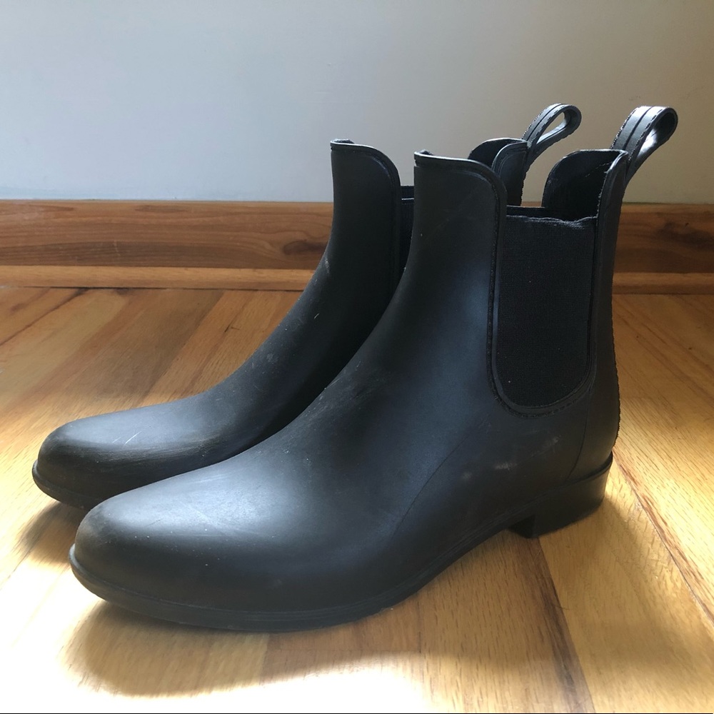Short black rainboots